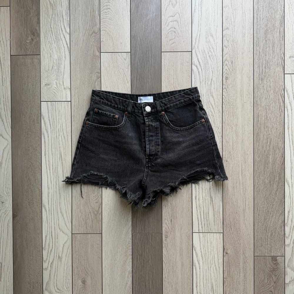 Zara High-Waist Black Denim Frayed Hem Women’s Shorts size 6